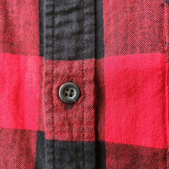 Eddie Bauer Classic Fit Flannel Shirt in Buffalo Check Plaid Red and Black - Picture 3 of 10